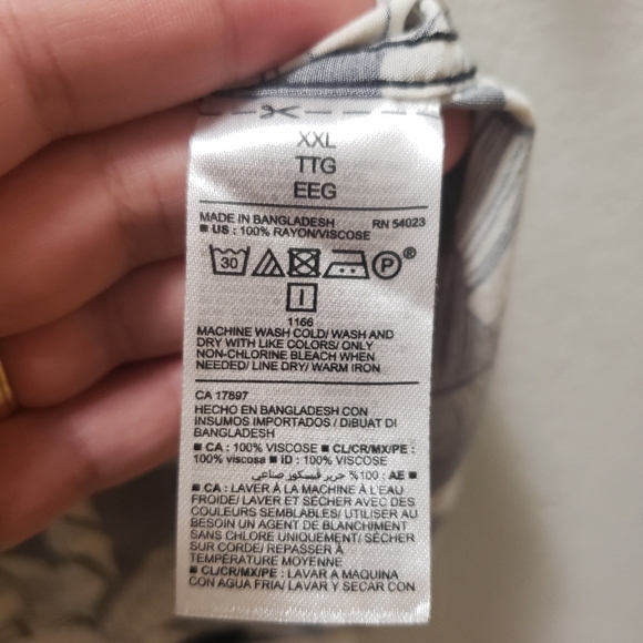 Two Old Navy Hawaiian Shirts Size XXL Floral 100% Rayon Soft Beach Wear - Picture 6 of 10